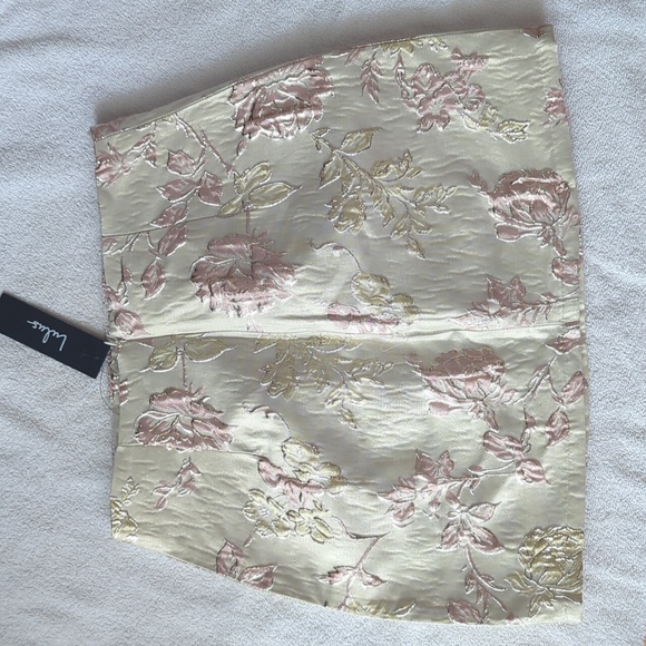 Chic Shine Cream Metallic Floral Jacquard Mini Skirt - Picture 2 of 12